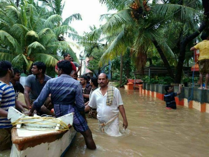 దక్షిణ తీర ప్రాంతంలో భీభత్సం సృష్టించిన ఓఖి తుఫాను బాధితుల సేవలో ఆర్.ఎస్.ఎస్.