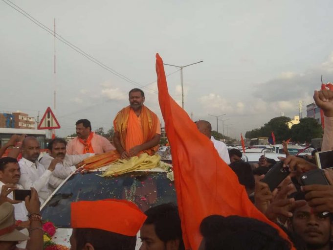 స్వామి పరిపూర్ణానందకు ఘన స్వాగతం పలికిన ప్రజలు