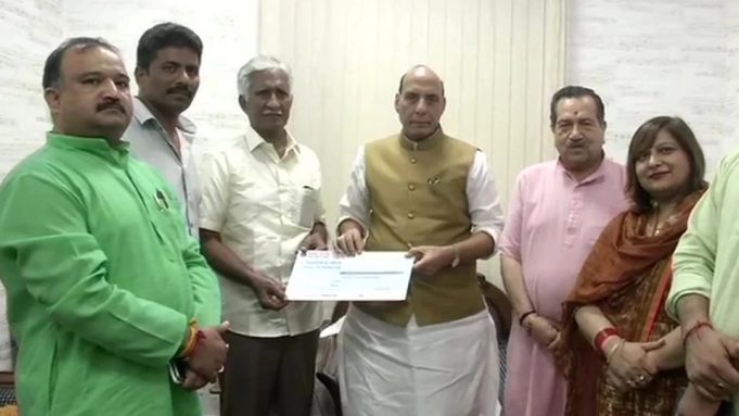 రక్షణ శాఖకు రూ 1.08 కోట్ల విరాళం ఇచ్చిన వాయుసేన మాజీ అధికారి