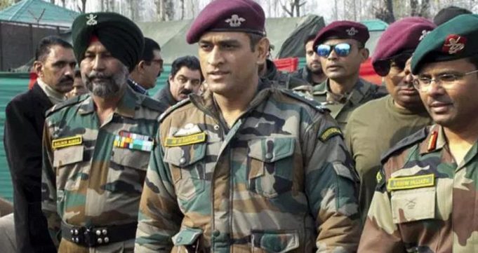 ఆర్మీ విధుల్లో చేరిన భారత్ క్రికెట్ మాజీ కెప్టెన్ మహేంద్ర సింగ్ ధోనీ