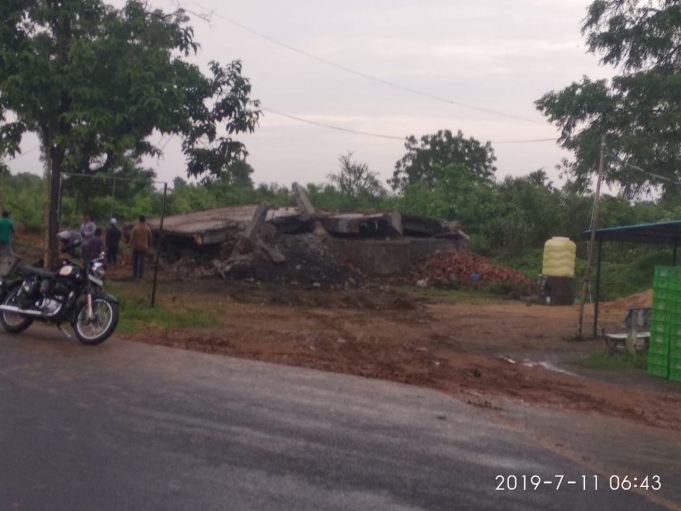 అటవీ స్థలంలో నిర్మాణంలో ఉన్న అక్రమ మసీదు కూల్చివేత