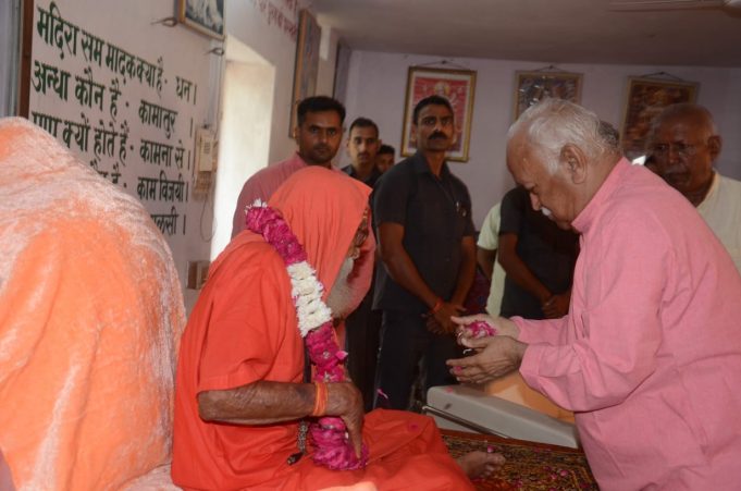 సాధుసంతుల మార్గదర్శనంలో సమాజం నడవాలి – డా. మోహన్ భాగవత్