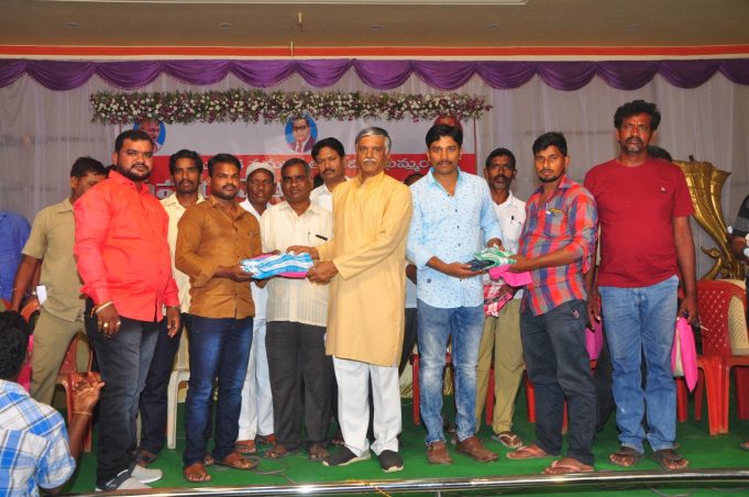 ఖమ్మంలో పారిశుద్ధ కార్మికులకు సన్మానం